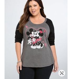 NWOT Torrid Mickey & Minnie Valentine Kiss Raglan Baseball Tee Size 1X